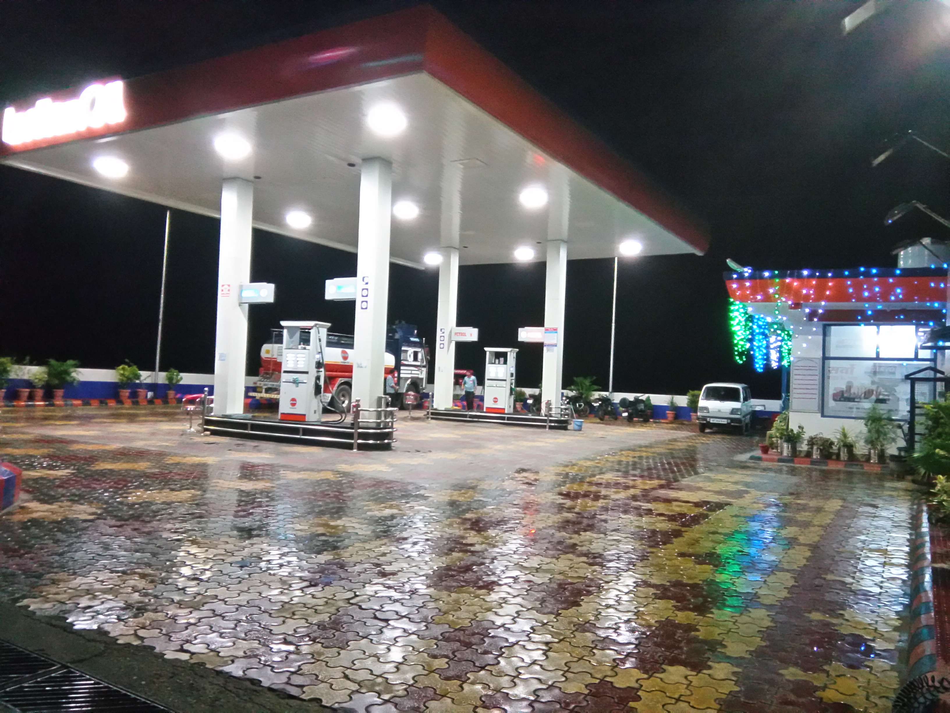 Shaheed Roshan Lal Filling Station